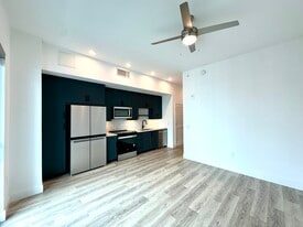 236 NW 32nd St, Unit S4 in Miami, FL - Building Photo