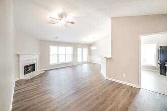 109 Alessie Dr, Unit 938 in Newnan, GA - Foto de edificio - Building Photo