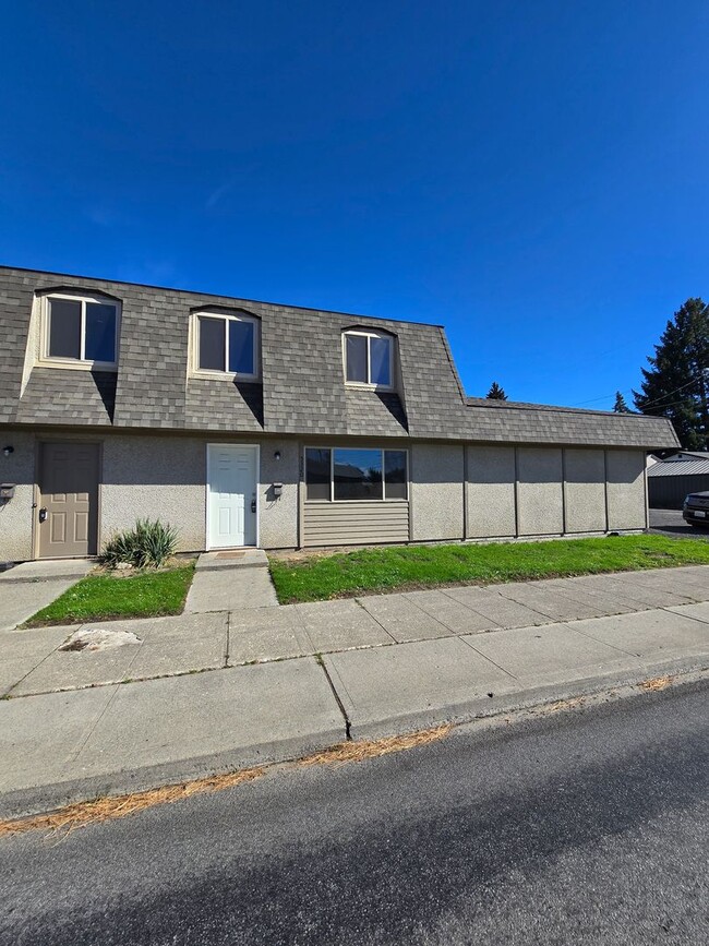 5320-5322 N Nevada St in Spokane, WA - Building Photo - Building Photo