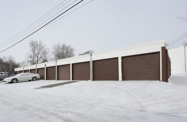 312 Harrison St in Anoka, MN - Foto de edificio - Building Photo