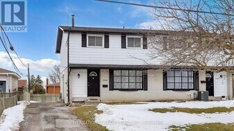 1364 Lakefield St in Oshawa, ON - Building Photo