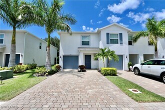 15413 Wildflower Cir in Naples, FL - Building Photo - Building Photo