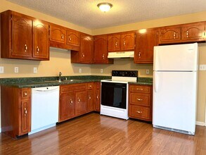 106 Bowers Ct in Oak Grove, KY - Building Photo - Building Photo