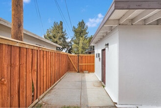 17637 Sultana St in Hesperia, CA - Building Photo - Building Photo