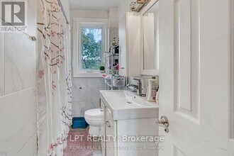 421 St Augustine Dr in Oakville, ON - Building Photo - Building Photo