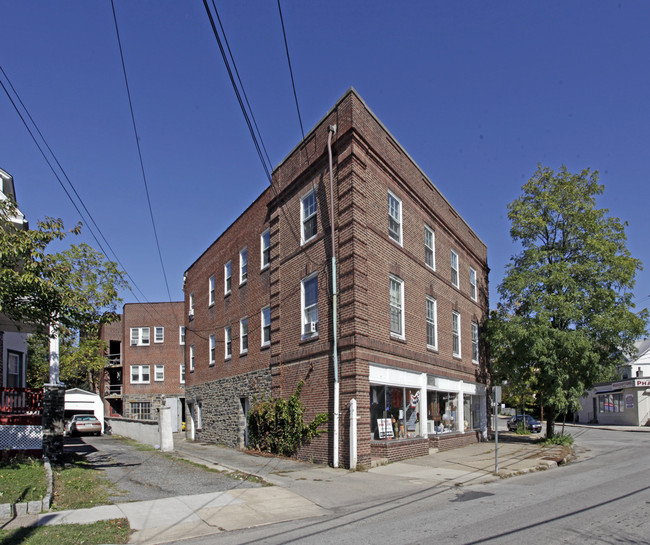 26 Park Ave in Upper Darby, PA - Foto de edificio - Building Photo