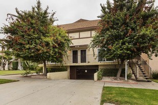 468 E Verdugo Ave in Burbank, CA - Building Photo