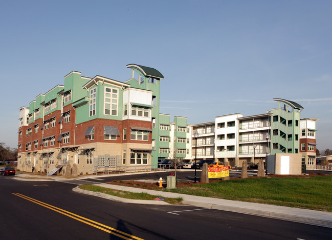 West Yard Lofts in North Charleston, SC - Foto de edificio - Building Photo