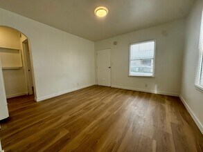 2651 Cloverdale Ave in Los Angeles, CA - Building Photo - Building Photo