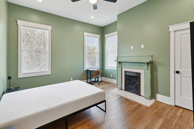 1133 E Henry St in Savannah, GA - Foto de edificio - Building Photo