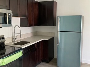 1587 Claremont Pl in Pomona, CA - Building Photo - Building Photo