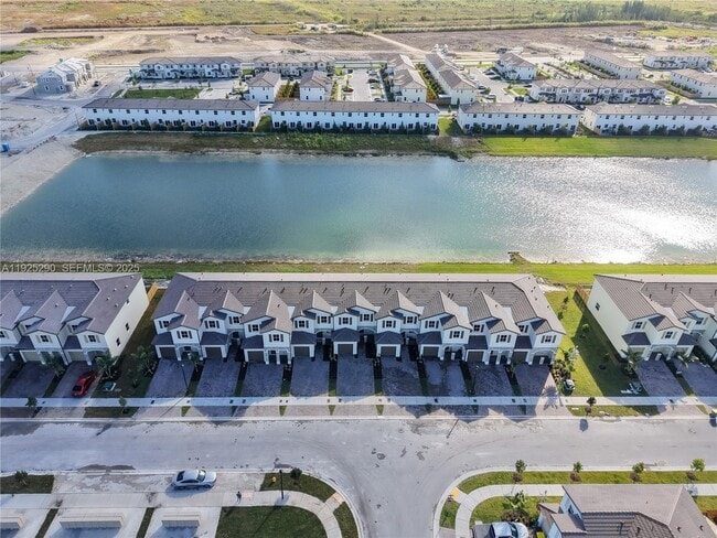 2747 SE 25th Ave in Homestead, FL - Building Photo - Building Photo