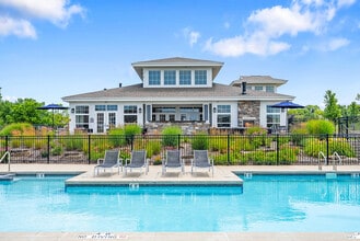 Drexel Ridge Apartments in Oak Creek, WI - Foto de edificio - Building Photo