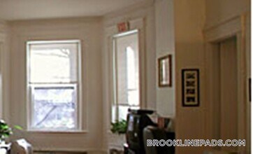 1061 Beacon St in Brookline, MA - Building Photo - Building Photo