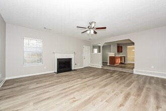 936 Brisley Cir in Hampton, GA - Foto de edificio - Building Photo