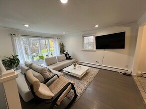 183 Oak St in Raynham, MA - Building Photo - Building Photo