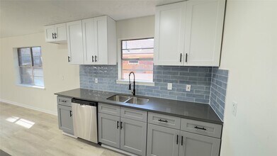 829 Canfield St in Liberty, TX - Building Photo - Building Photo