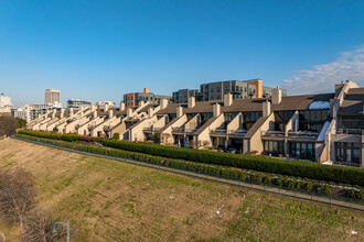 Riverbluff Place in Memphis, TN - Foto de edificio - Building Photo