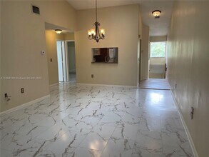 2243 SW 80th Terrace in Miramar, FL - Foto de edificio - Building Photo