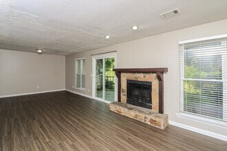 789 Heritage Oaks Dr in Stone Mountain, GA - Building Photo - Building Photo