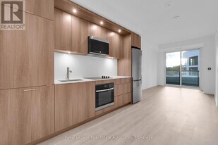 60 Central Park Roadway in Toronto, ON - Building Photo