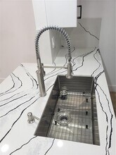 18338 NW 68th Ave in Hialeah, FL - Foto de edificio - Building Photo