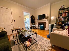 43 Bay State Rd, Unit 3R in Boston, MA - Building Photo