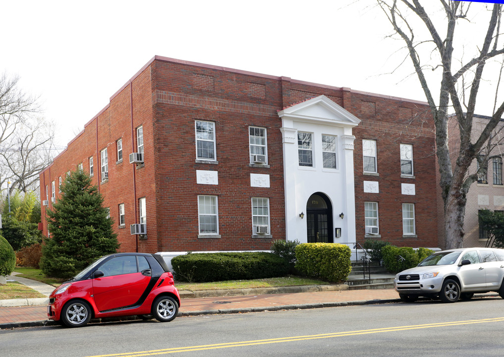 1711 35th St NW in Washington, DC - Foto de edificio