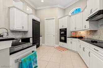 566 Eagle Creek Dr in Naples, FL - Foto de edificio - Building Photo