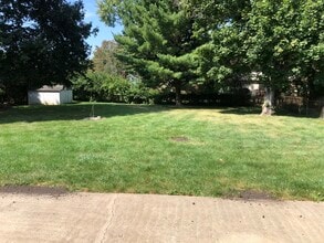 1240 Crestview Dr in Troy, OH - Building Photo - Building Photo