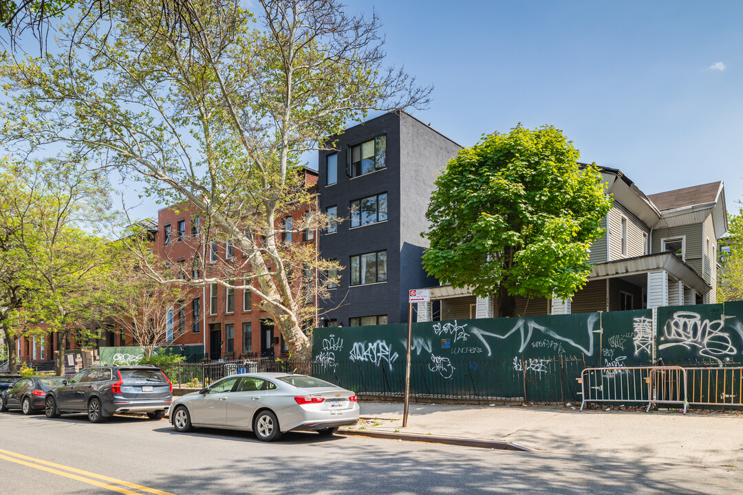 286 Gates Avenue in Brooklyn, NY - Building Photo