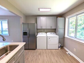 3906 Lexington Dr-Unit -D in Raleigh, NC - Building Photo - Building Photo