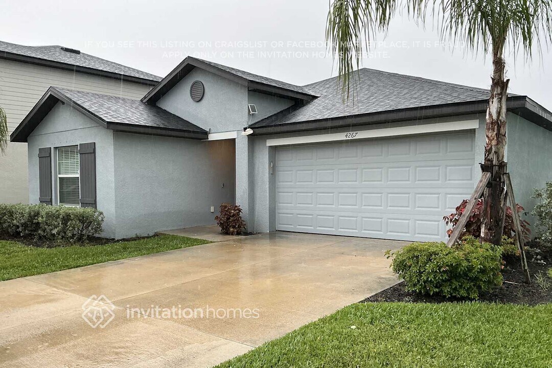 4267 Palatina Way in North Fort Myers, FL - Building Photo