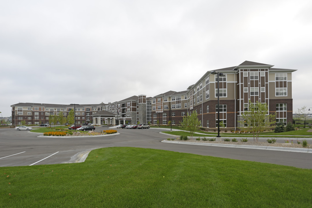 Silver Creek on Main in Maple Grove, MN - Foto de edificio