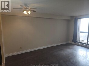 150 Park St W in Windsor, ON - Foto de edificio - Building Photo