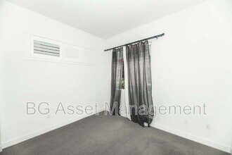 180 Uptown Cir in Oakland, CA - Foto de edificio - Building Photo