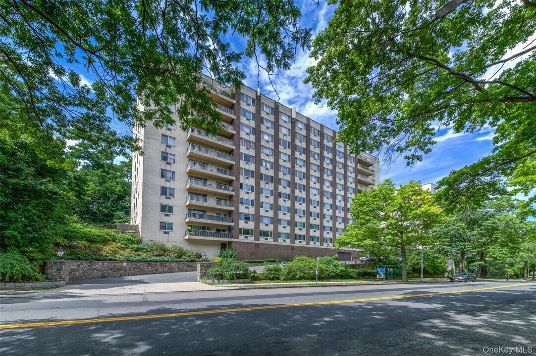 125 Lake St-Unit -9-B South in White Plains, NY - Building Photo