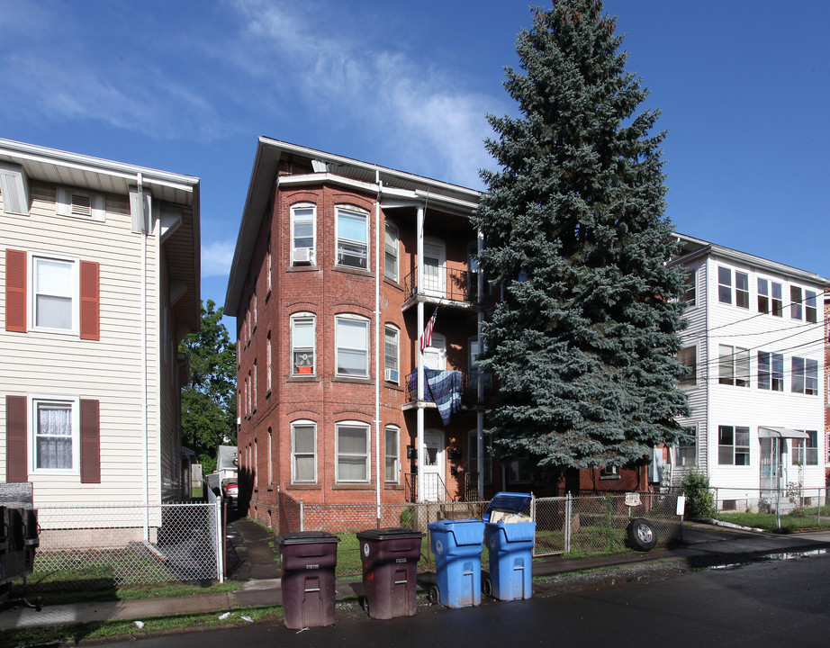 262 High St in New Britain, CT - Building Photo