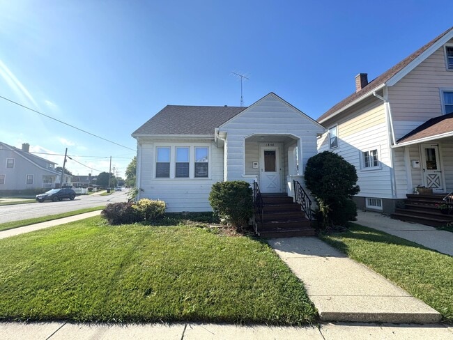 property at 1838 Holmes Ave