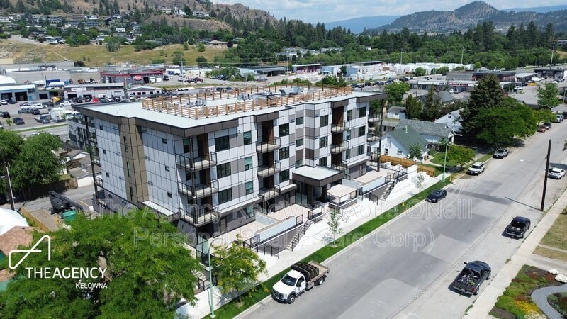 1036 Coronation Ave in Kelowna, BC - Building Photo