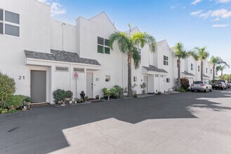 28711 Pacific Coast Hwy in Malibu, CA - Foto de edificio - Building Photo