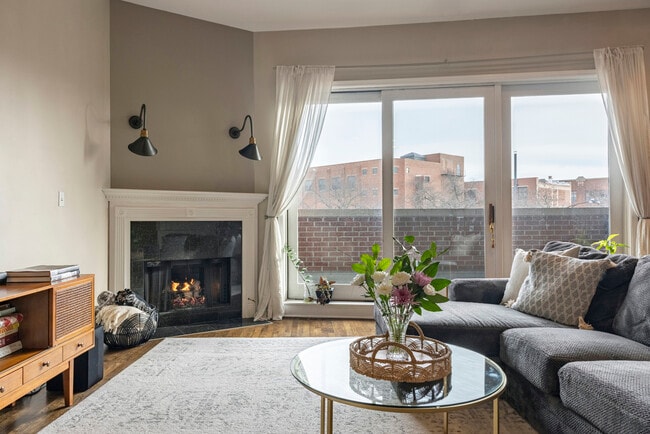 1140 N Milwaukee Ave in Chicago, IL - Building Photo - Building Photo