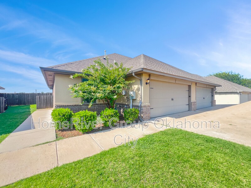 11207 Coachmans Rd in Yukon, OK - Foto de edificio