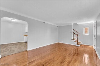 23820 Hartland Rd in Euclid, OH - Foto de edificio - Building Photo