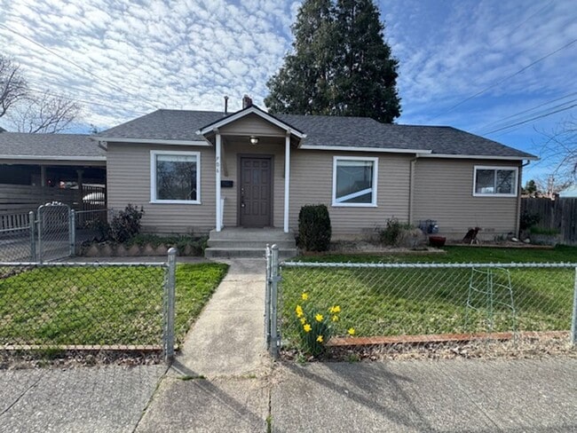 property at 906 S Peach St