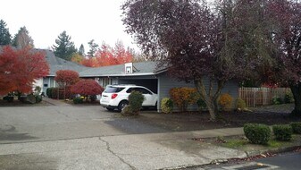 621-621 S Blaine St in Newberg, OR - Building Photo