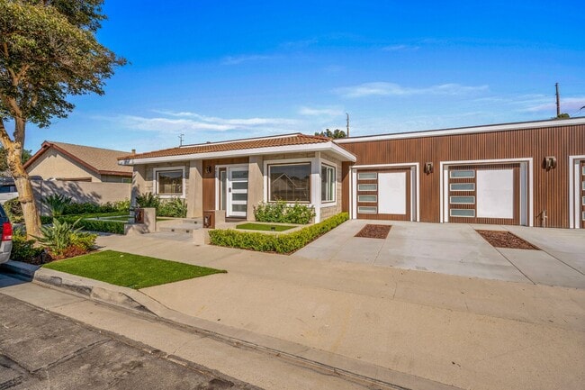 property at 483 S Pine St