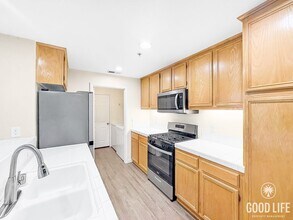 13009 Evening Crk S Dr in San Diego, CA - Building Photo - Building Photo