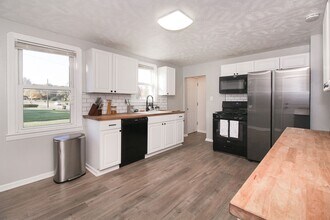 7329 Ward Rd in Parma, OH - Building Photo - Building Photo