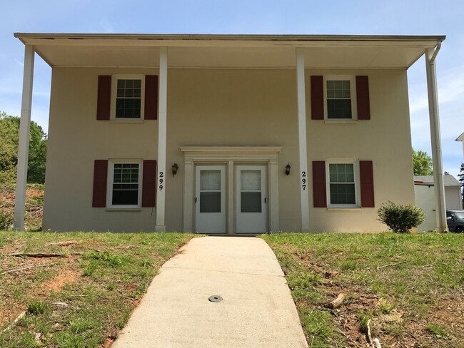 Lewis Harold Apartments in Danville, VA - Foto de edificio - Interior Photo